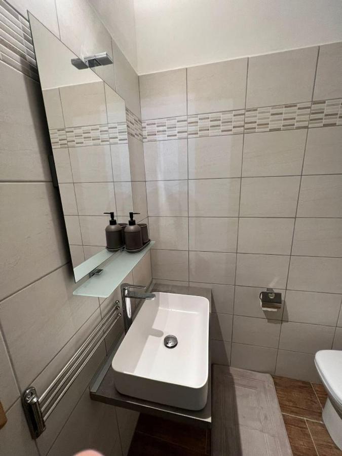 Chambre Triple avec Toilettes Communes